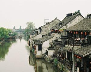 寒假“冰雪热” 青少年感受滑雪乐趣