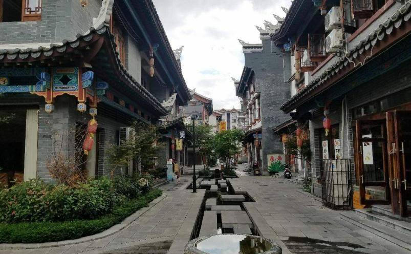全身皮肤瘙痒，一挠就起泡或是路痕怎么办？